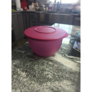 Tupperware Impressions Small Magenta Pink Bowl #30958-5   1.3L With Lid